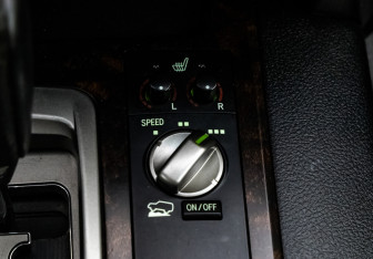 Подержанный автомобиль Toyota Land Cruiser Suv 2011 года (18 фото)
