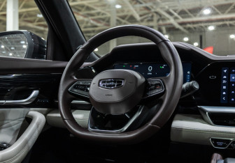 Подержанный автомобиль Geely Monjaro 2023 года (13 фото)