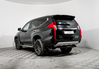 Подержанный автомобиль Mitsubishi Pajero Sport 2019 года (7 фото)