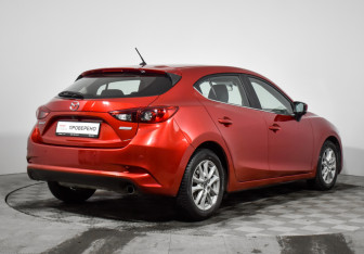 Подержанный автомобиль Mazda 3 Hatchback 2018 года (5 фото)