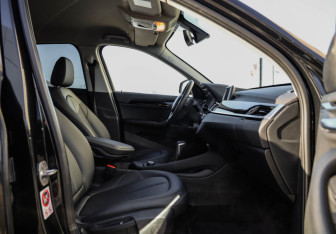 Подержанный автомобиль BMW X1 2017 года (28 фото)