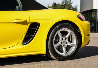 Подержанный автомобиль Porsche Boxster 2020 года (4 фото)