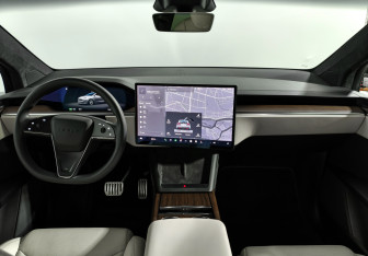 Подержанный автомобиль Tesla Model X 2023 года (22 фото)