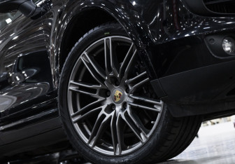 Подержанный автомобиль Porsche Cayenne 2017 года (6 фото)