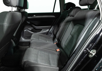 Подержанный автомобиль Volkswagen Passat Wagon 2019 года (10 фото)