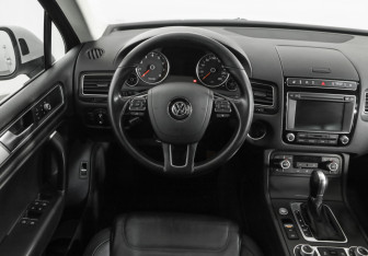Подержанный автомобиль Volkswagen Touareg 2015 года (11 фото)