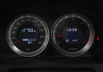 Подержанный автомобиль Volvo XC60 2012 года (20 фото)