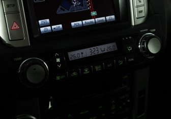 Подержанный автомобиль Toyota Land Cruiser Prado 2011 года (17 фото)