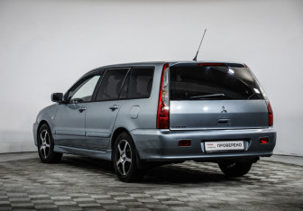 Подержанный автомобиль Mitsubishi Lancer Wagon 2007 года (7 фото)