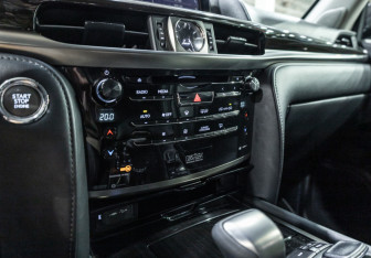 Подержанный автомобиль Lexus LX 2015 года (21 фото)
