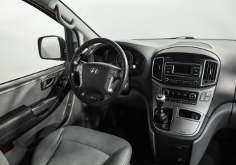 Подержанный автомобиль Hyundai H-1 2018 года (9 фото)
