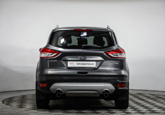 Подержанный автомобиль Ford Kuga 2015 года (6 фото)