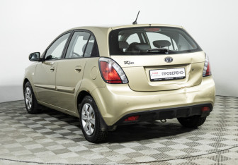 Подержанный автомобиль Kia Rio Hatchback 2011 года (7 фото)