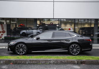 Подержанный автомобиль Lexus LS 2021 года (9 фото)