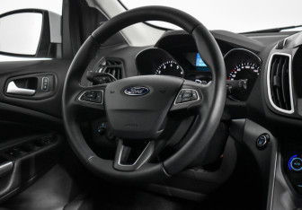 Подержанный автомобиль Ford Kuga 2018 года (16 фото)