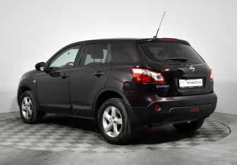 Подержанный автомобиль Nissan Qashqai 2013 года (7 фото)