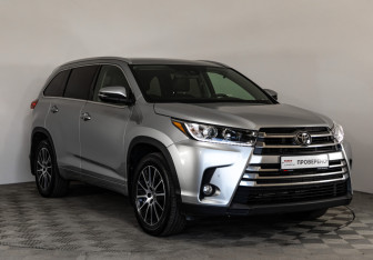 Подержанный автомобиль Toyota Highlander 2016 года (3 фото)