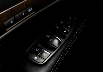 Подержанный автомобиль Infiniti QX60 2016 года (20 фото)