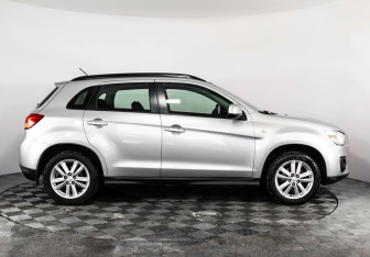Подержанный автомобиль Mitsubishi ASX 2012 года (4 фото)