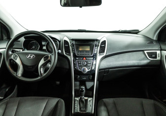 Подержанный автомобиль Hyundai i30 Hatchback 2013 года (13 фото)