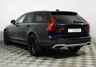 Подержанный автомобиль Volvo V90 Cross Country 2017 года (7 фото)