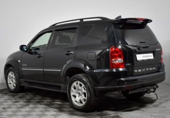 Подержанный автомобиль SsangYong Rexton 2008 года (7 фото)