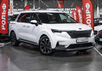 Подержанный автомобиль Kia Carnival 2020 года (5 фото)