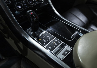 Подержанный автомобиль Land Rover Range Rover Sport 2017 года (34 фото)