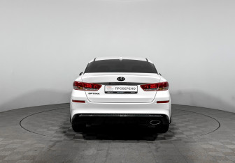 Подержанный автомобиль Kia Optima Sedan 2019 года (6 фото)