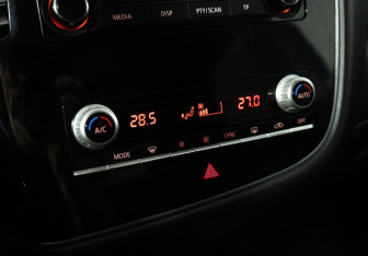 Подержанный автомобиль Mitsubishi Outlander 2020 года (15 фото)