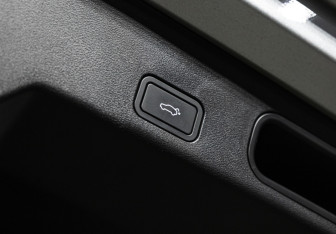 Подержанный автомобиль Geely Atlas 2024 года (15 фото)