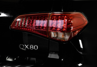 Подержанный автомобиль Infiniti QX80 2016 года (11 фото)