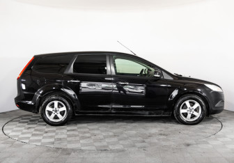 Подержанный автомобиль Ford Focus Wagon 2010 года (4 фото)