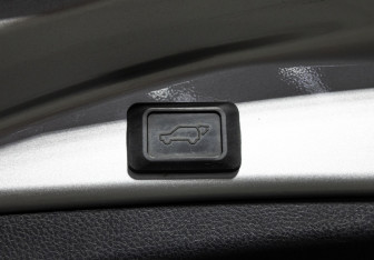 Подержанный автомобиль Toyota RAV4 2014 года (17 фото)