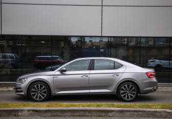 Подержанный автомобиль Skoda Superb Liftback 2023 года (8 фото)