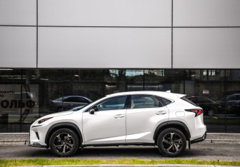 Подержанный автомобиль Lexus NX 2020 года (9 фото)