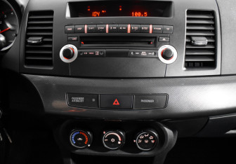 Подержанный автомобиль Mitsubishi Lancer Sedan 2008 года (14 фото)