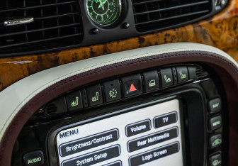 Подержанный автомобиль Jaguar XJ 2008 года (20 фото)