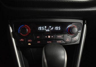 Подержанный автомобиль Suzuki SX4 Hatchback 2014 года (15 фото)