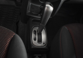 Подержанный автомобиль Nissan Note 2008 года (16 фото)