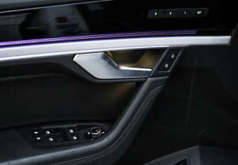 Подержанный автомобиль Volkswagen Touareg 2021 года (25 фото)