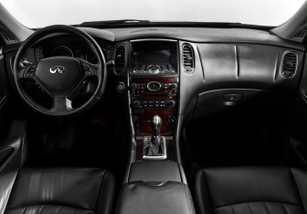 Подержанный автомобиль Infiniti QX50 2013 года (14 фото)