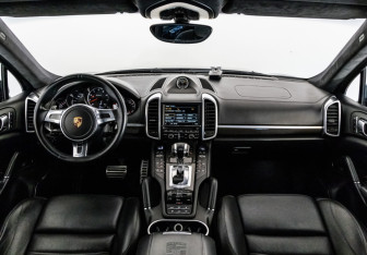 Подержанный автомобиль Porsche Cayenne 2013 года (11 фото)