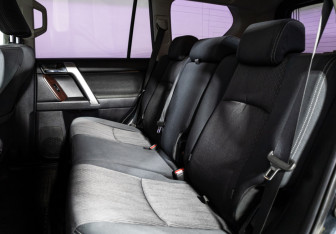Подержанный автомобиль Toyota Land Cruiser Prado 2015 года (10 фото)