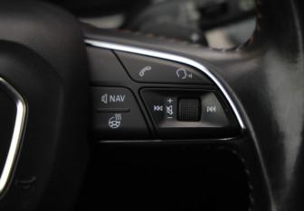 Подержанный автомобиль Audi Q7 2017 года (14 фото)