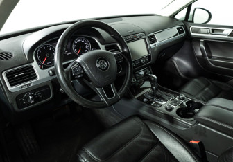Подержанный автомобиль Volkswagen Touareg 2014 года (11 фото)