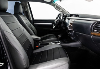 Подержанный автомобиль Toyota Hilux 2022 года (21 фото)