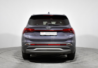 Подержанный автомобиль Hyundai Santa Fe 2021 года (6 фото)