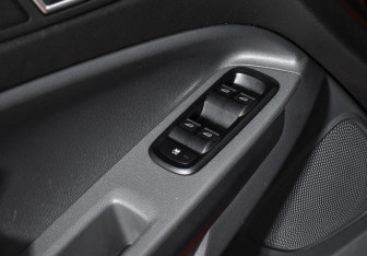 Подержанный автомобиль Ford EcoSport 2015 года (10 фото)