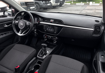 Подержанный автомобиль Kia Rio Sedan 2018 года (12 фото)